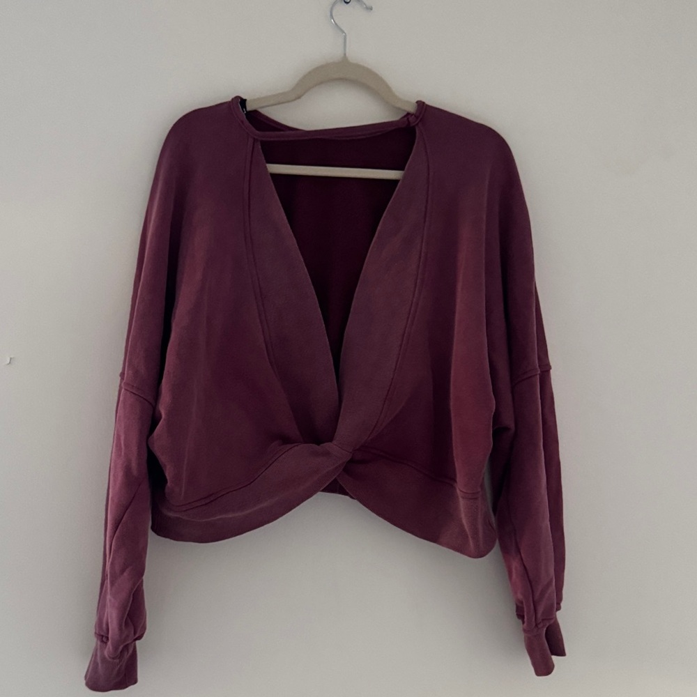 Lulu’s Burgundy open twist back sweatshirt